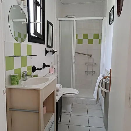 Holiday home Renove Calme Avec Jardin Fleuri, A Proximite Du Canal De Nantes A Brest Et De La Foret Du Gavre - Fr-1-306-1007 *