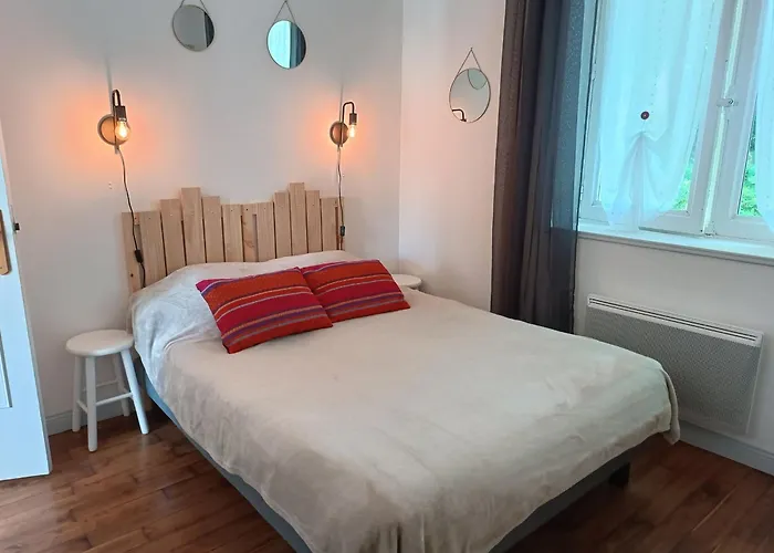 Vakantiehuis Renove Calme Avec Jardin Fleuri, A Proximite Du Canal De Nantes A Brest Et De La Foret Du Gavre - Fr-1-306-1007